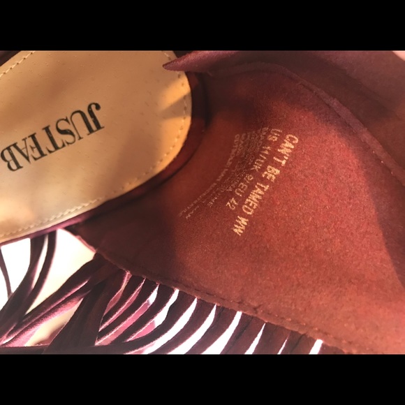 A shoe that fits a wide foot - Picture 3 of 4